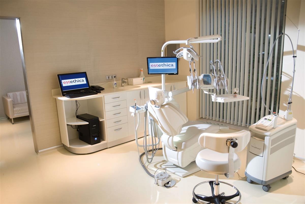 Dental Treatment Room - Centro Médico Quirúrgico Estethica